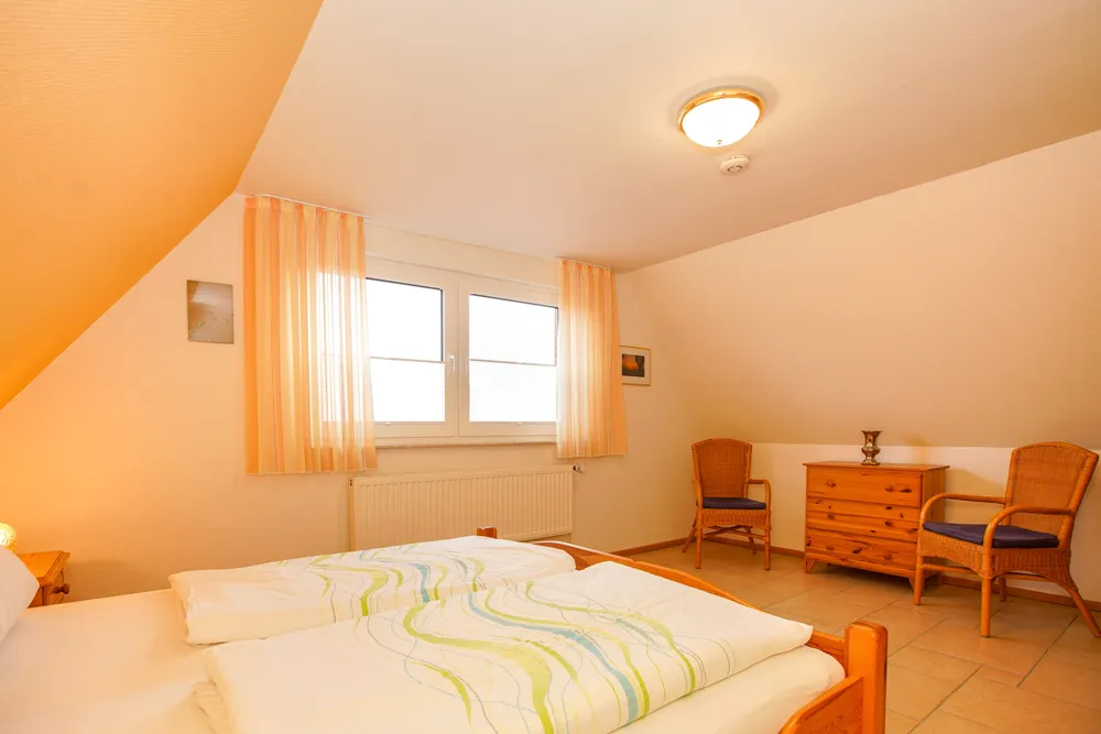 Schlafzimmer mit Doppelbett